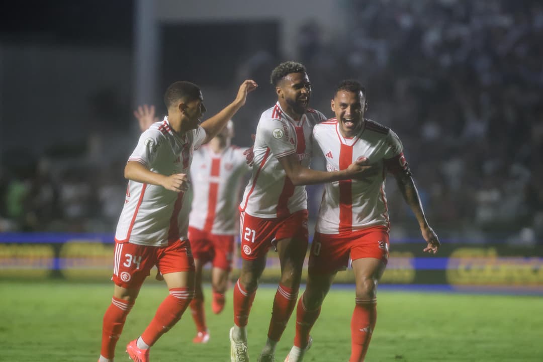 Inter vence o Vasco fora de casa e chega ao 15º jogo de invencibilidade no ano