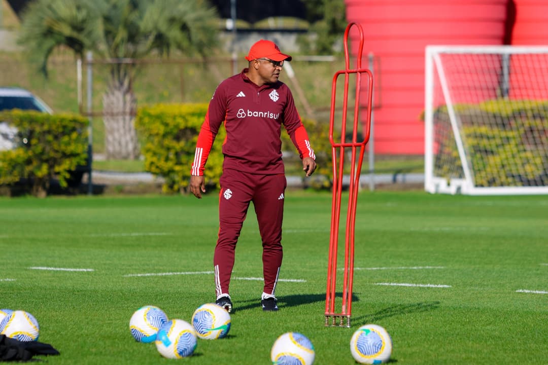 Roger Machado comanda primeiro treino no Inter