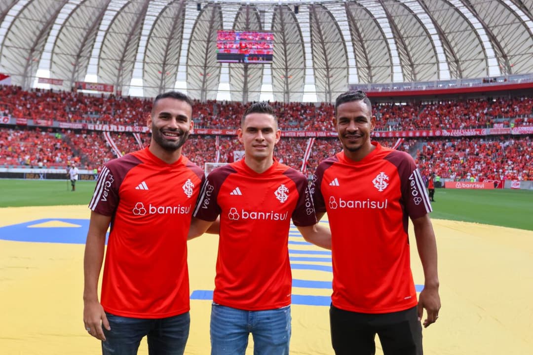 Borré, Fernando e Thiago Maia são apresentados à torcida