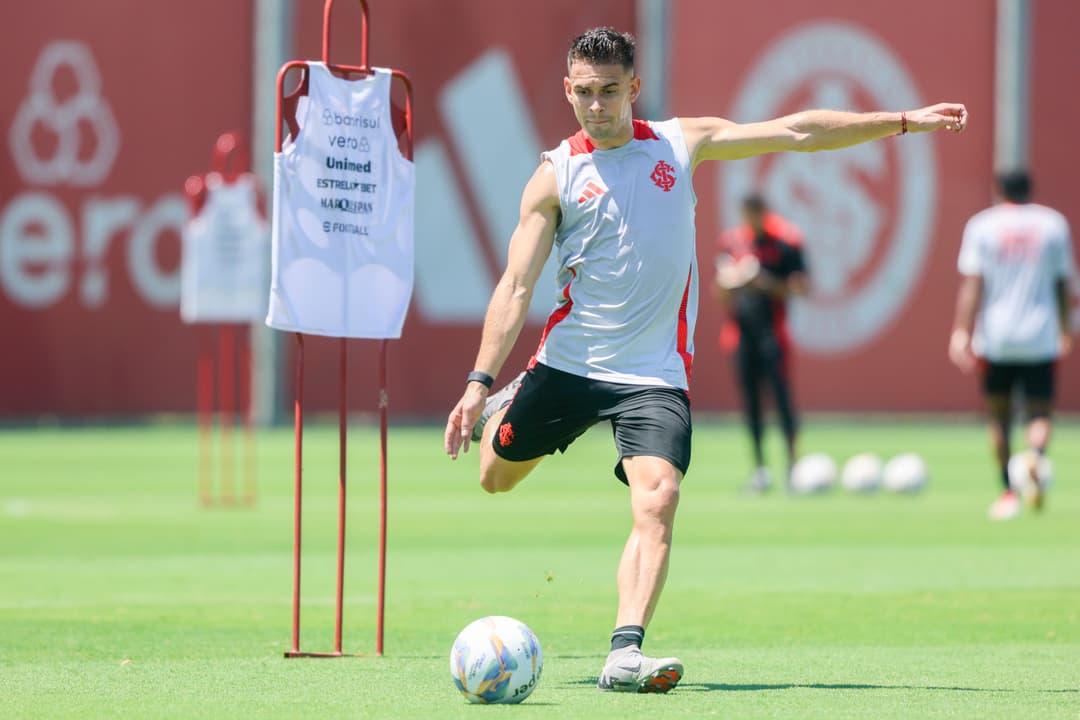 Debaixo de muito sol, Colorado finaliza preparação para o duelo contra o Brasil